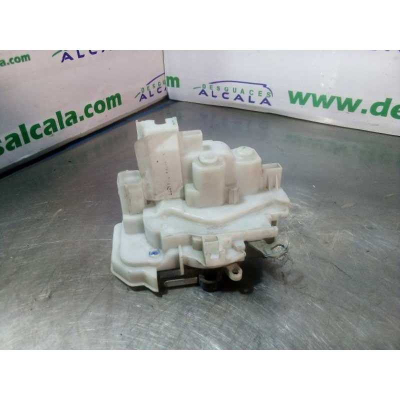 CERRADURA PUERTA DELANTERA DERECHA MANUAL 