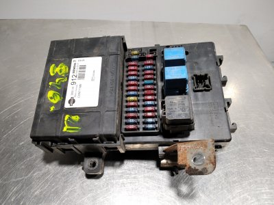 CAJA RELES / FUSIBLES NISSAN TERRANO/TERRANO.II (R20) SE (3-ptas.)