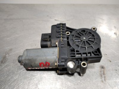 MOTOR ELEVALUNAS DELANTERO DERECHO AUDI A4 BERLINA (B5) 1.9 TDI