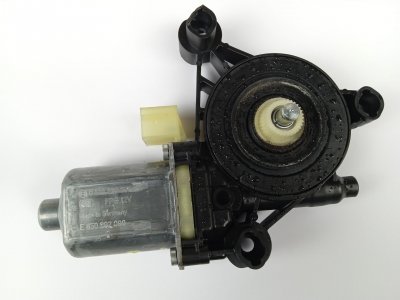 MOTOR ELEVALUNAS DELANTERO IZQUIERDO de SKODA KAROQ (NU)       017 