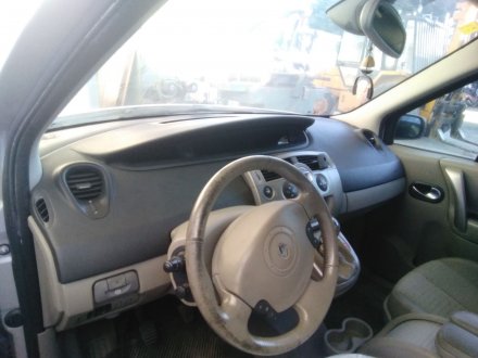 Vehiculo en el desguace: RENAULT SCENIC II 1.9 dCi Diesel