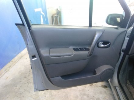 Vehiculo en el desguace: RENAULT SCENIC II 1.9 dCi Diesel