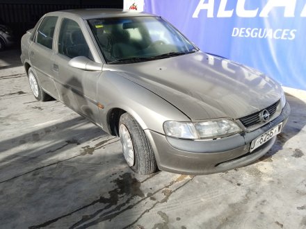 Vehiculo en el desguace: OPEL VECTRA B BERLINA Básico