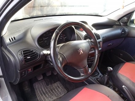 Vehiculo en el desguace: PEUGEOT 206 BERLINA 1.4 HDi