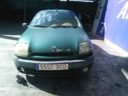 Vehiculo en el desguace: RENAULT CLIO II (BB_, CB_) 1.9 D (B/CB0E, BB0J)