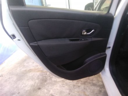 Vehiculo en el desguace: RENAULT SCENIC III 1.5 dCi Diesel