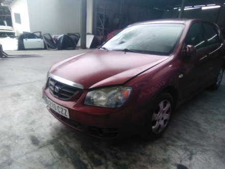 Vehiculo en el desguace: KIA CERATO I Hatchback (LD) 1.6