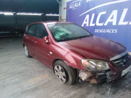 Vehiculo en el desguace: KIA CERATO I Hatchback (LD) 1.6