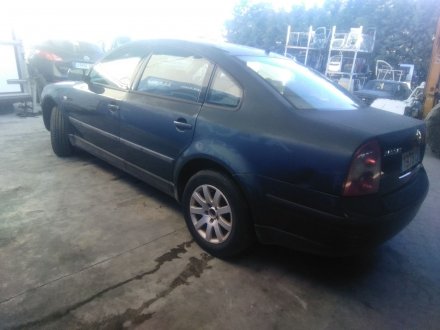 Vehiculo en el desguace: VOLKSWAGEN PASSAT B5.5 (3B3) 1.9 TDI