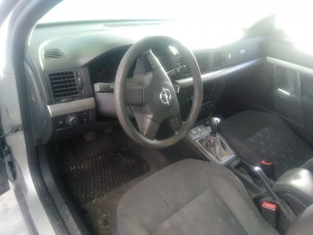 Vehiculo en el desguace: OPEL VECTRA C (Z02) 2.0 DTI 16V (F69)