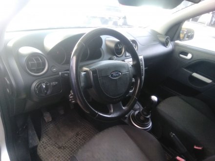 Vehiculo en el desguace: FORD FIESTA V (JH_, JD_) 1.6 TDCi