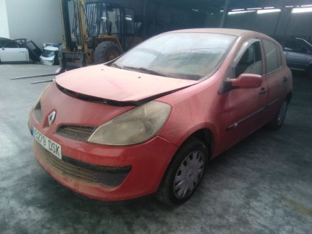 Vehiculo en el desguace: RENAULT CLIO III (BR0/1, CR0/1) 1.5 dCi (BR17, CR17)