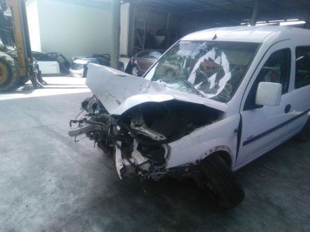 Vehiculo en el desguace: OPEL COMBO Furgoneta/monovolumen 1.7 DTI 16V