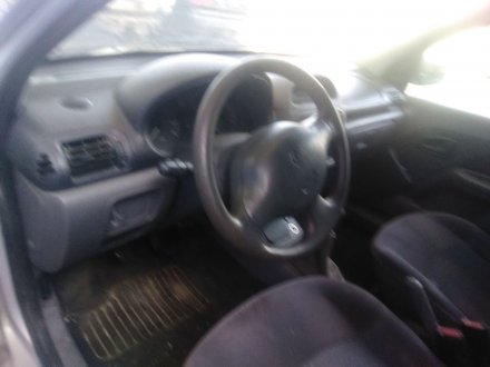 Vehiculo en el desguace: RENAULT CLIO II (BB_, CB_) 1.9 dTi (B/CB0U)