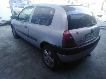 Vehiculo en el desguace: RENAULT CLIO II (BB_, CB_) 1.9 dTi (B/CB0U)