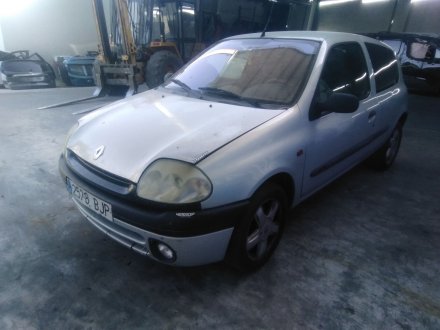 Vehiculo en el desguace: RENAULT CLIO II (BB_, CB_) 1.9 dTi (B/CB0U)