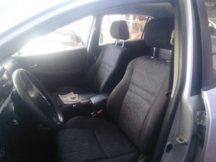 Vehiculo en el desguace: TOYOTA COROLLA (_E12_) 2.0 D-4D (CDE120_)