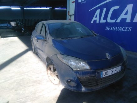 Vehiculo en el desguace: RENAULT MEGANE III Hatchback (BZ0/1_, B3_) 1.9 dCi (BZ0N, BZ0J)