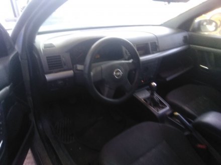 Vehiculo en el desguace: OPEL VECTRA C (Z02) 2.0 DTI 16V (F69)