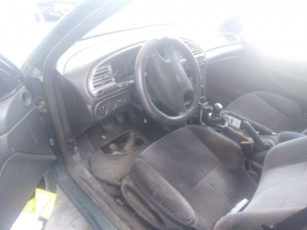 Vehiculo en el desguace: FORD MONDEO I Sedán (GBP) 2.0 i 16V