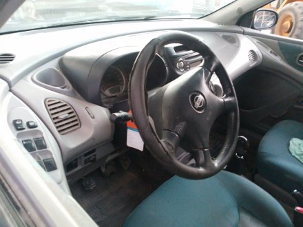 Vehiculo en el desguace: NISSAN ALMERA TINO (V10) 2.2 dCi