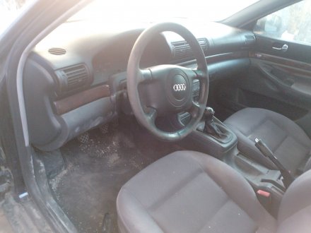 Vehiculo en el desguace: AUDI A4 B5 (8D2) 1.9 TDI