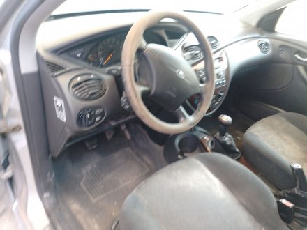 Vehiculo en el desguace: FORD FOCUS I Sedán (DFW) 1.4 16V