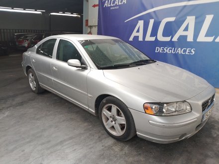 Vehiculo en el desguace: VOLVO S60 I (384) 2.4 D