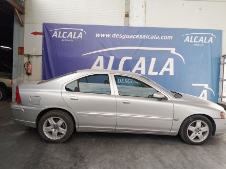 Vehiculo en el desguace: VOLVO S60 I (384) 2.4 D