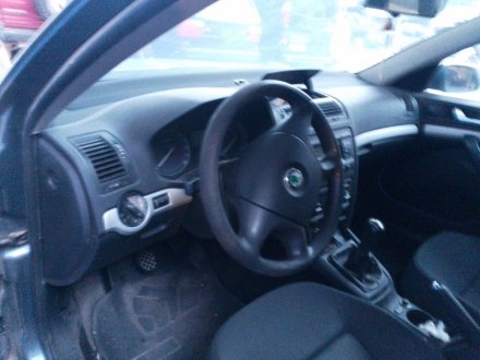 Vehiculo en el desguace: SKODA OCTAVIA II (1Z3) 1.9 TDI