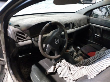 Vehiculo en el desguace: OPEL VECTRA C (Z02) 2.0 DTI 16V (F69)