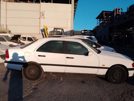 Vehiculo en el desguace: MERCEDES-BENZ CLASE C (W202) C 180 (202.018)