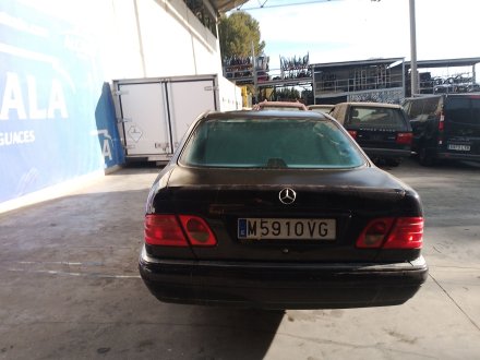 Vehiculo en el desguace: MERCEDES-BENZ CLASE E (W210) E 320 (210.055)