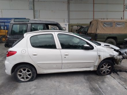 Vehiculo en el desguace: PEUGEOT 206+ (2L_, 2M_) 1.4 HDi eco 70