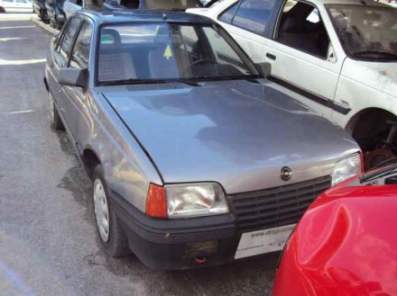 Vehiculo en el desguace: OPEL KADETT E GL Berlina