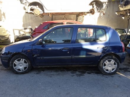 Vehiculo en el desguace: RENAULT CLIO II FASE I (B/CBO) 1.6 RT B/CBOA/F