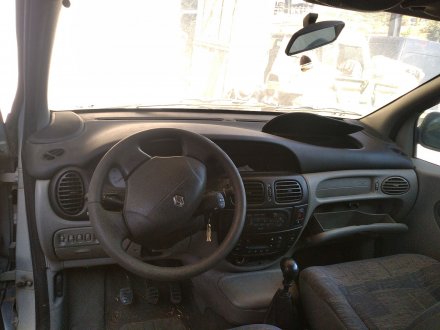 Vehiculo en el desguace: RENAULT SCENIC RX4 (JA0) 2.0 16V Dynamique