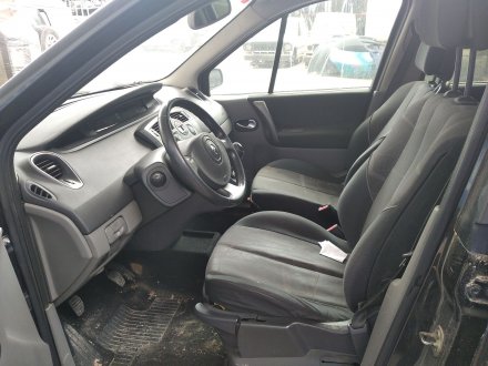 Vehiculo en el desguace: RENAULT SCENIC II 1.5 dCi Diesel