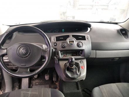 Vehiculo en el desguace: RENAULT SCENIC II 1.5 dCi Diesel