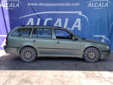 Vehiculo en el desguace: SKODA OCTAVIA BERLINA (1U2) Ambiente