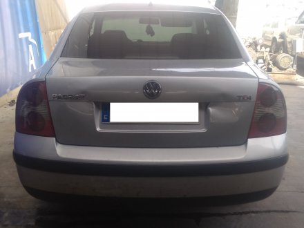 Vehiculo en el desguace: VOLKSWAGEN PASSAT BERLINA (3B3) Advance