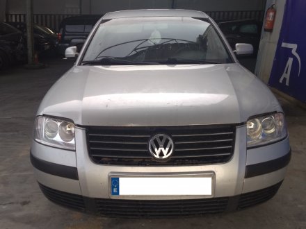 Vehiculo en el desguace: VOLKSWAGEN PASSAT BERLINA (3B3) Advance