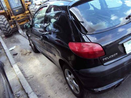 Vehiculo en el desguace: PEUGEOT 206 BERLINA XS