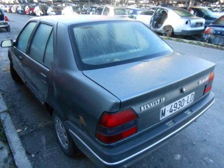 Vehiculo en el desguace: RENAULT 19 853705