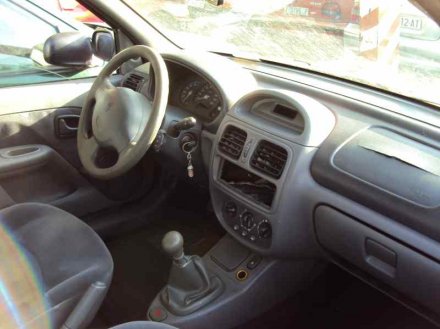 Vehiculo en el desguace: RENAULT CLIO II FASE I (B/CBO) 1.9 D