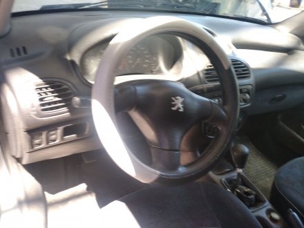 Vehiculo en el desguace: PEUGEOT 206 BERLINA XR