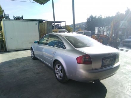 Vehiculo en el desguace: AUDI A6 Berlina (4B2) 1.9 TDI