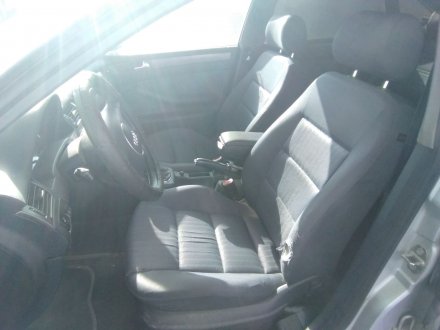 Vehiculo en el desguace: AUDI A6 Berlina (4B2) 1.9 TDI