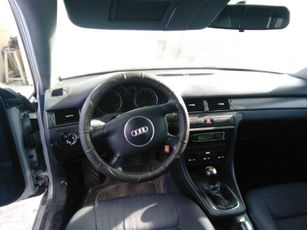 Vehiculo en el desguace: AUDI A6 Berlina (4B2) 1.9 TDI