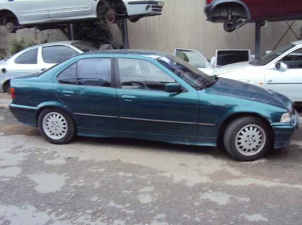 Vehiculo en el desguace: BMW SERIE 3 BERLINA (E36) 318i